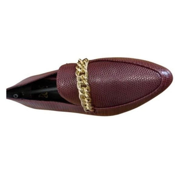 NWT | NY&Co. burgundy loafers with gold coloured chain buckle - Picture 13 of 14